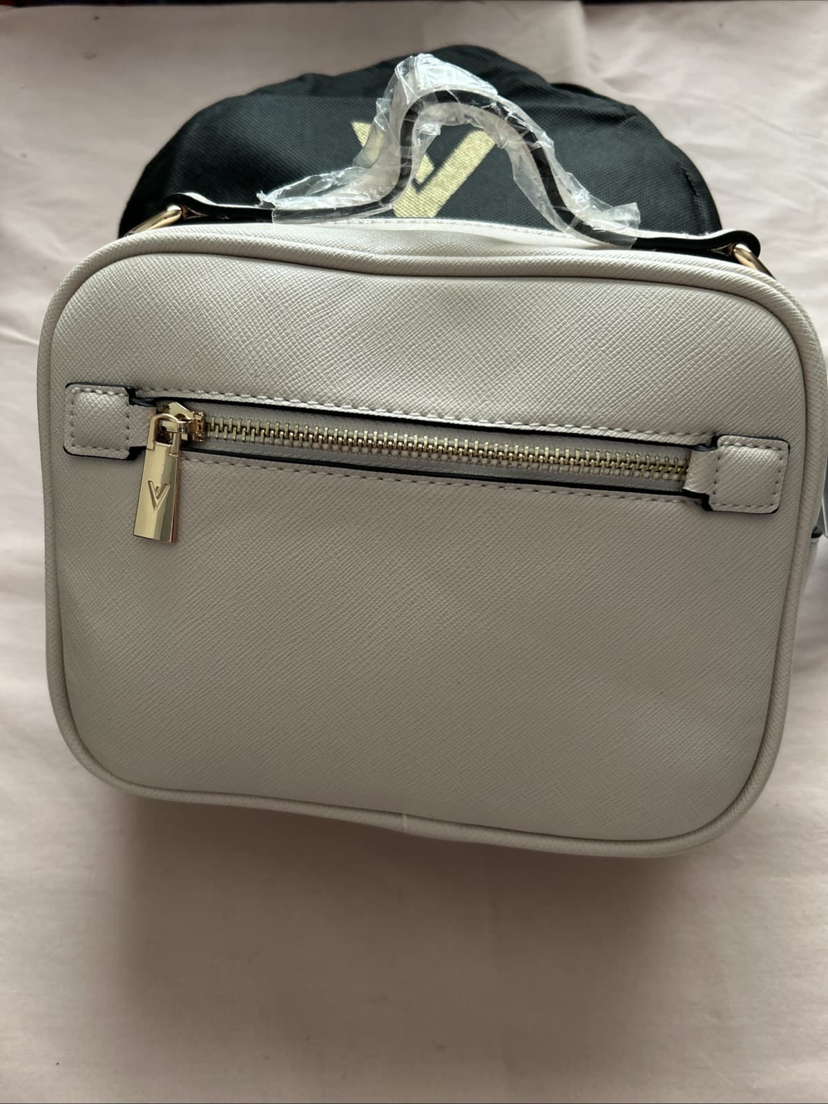 *Vanessa Williams*-Lush Crossbody Camera Bag-Off White-(VW-04OWHT)-($99.99)-NWT - Thumbnail 2