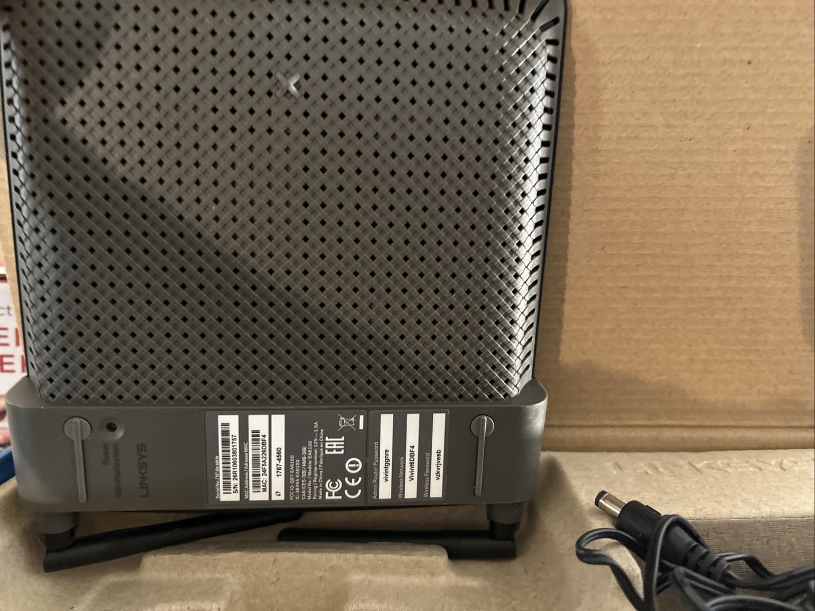 Linksys AC1200 Smart WiFi Router EA6100 - Opened Box - Thumbnail 3