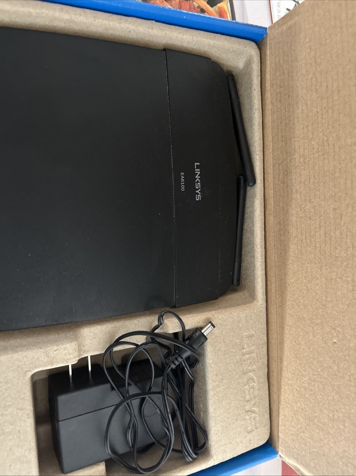 Linksys AC1200 Smart WiFi Router EA6100 - Opened Box - Thumbnail 2