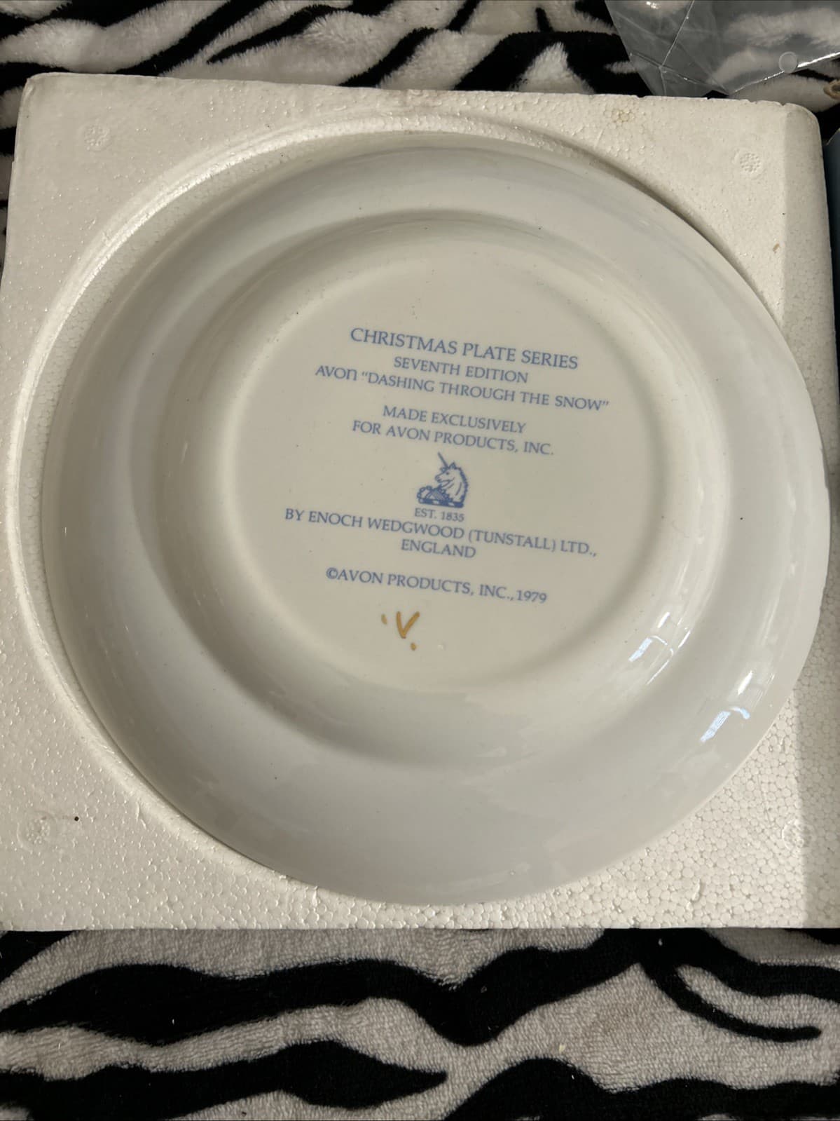 Avon DASHING THROUGH THE SNOW 1979 Vintage Christmas Plate Series 7th Edition - Thumbnail 3