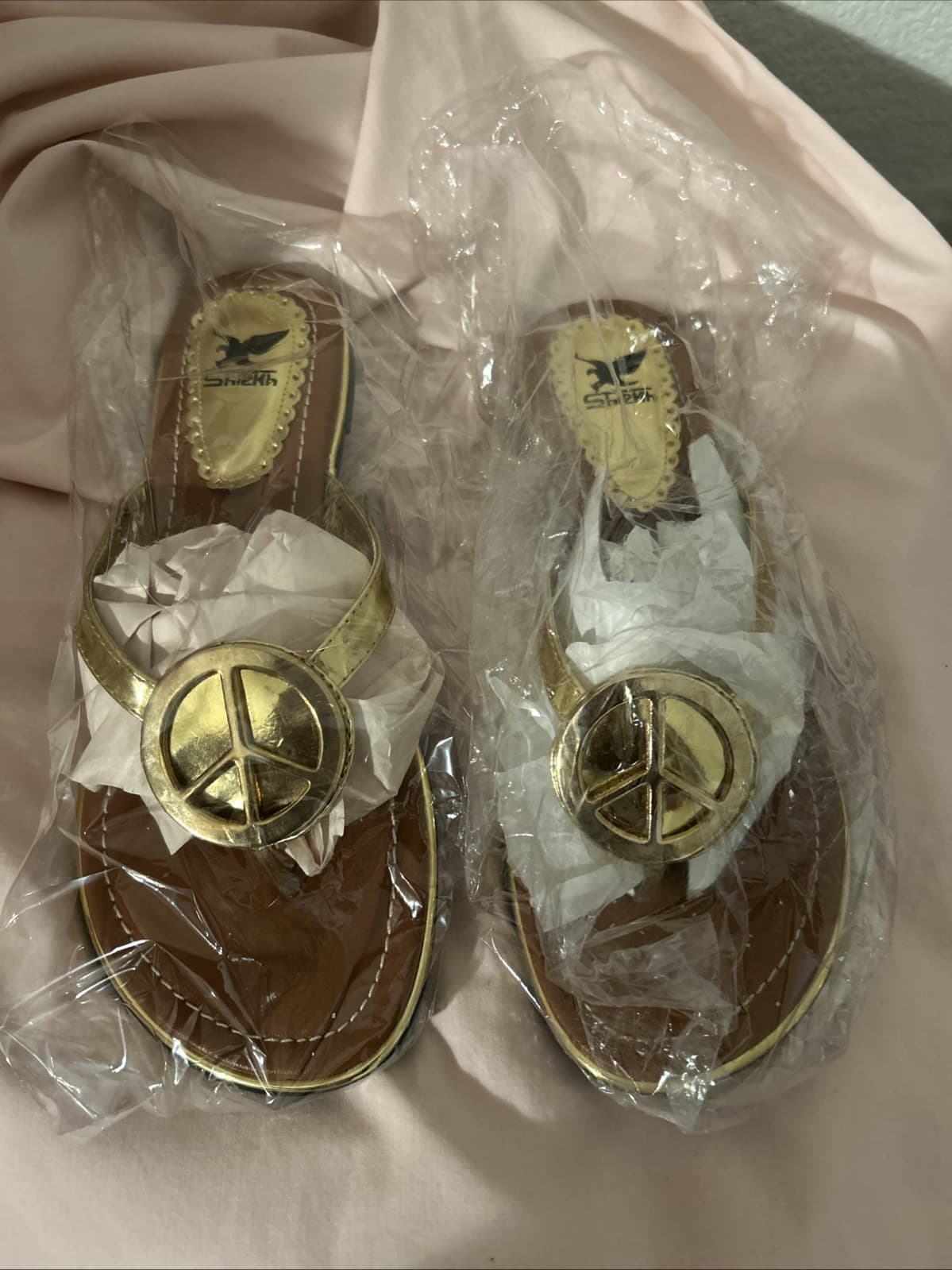 womens size 6.5 gold thing flip flop Sandal New
