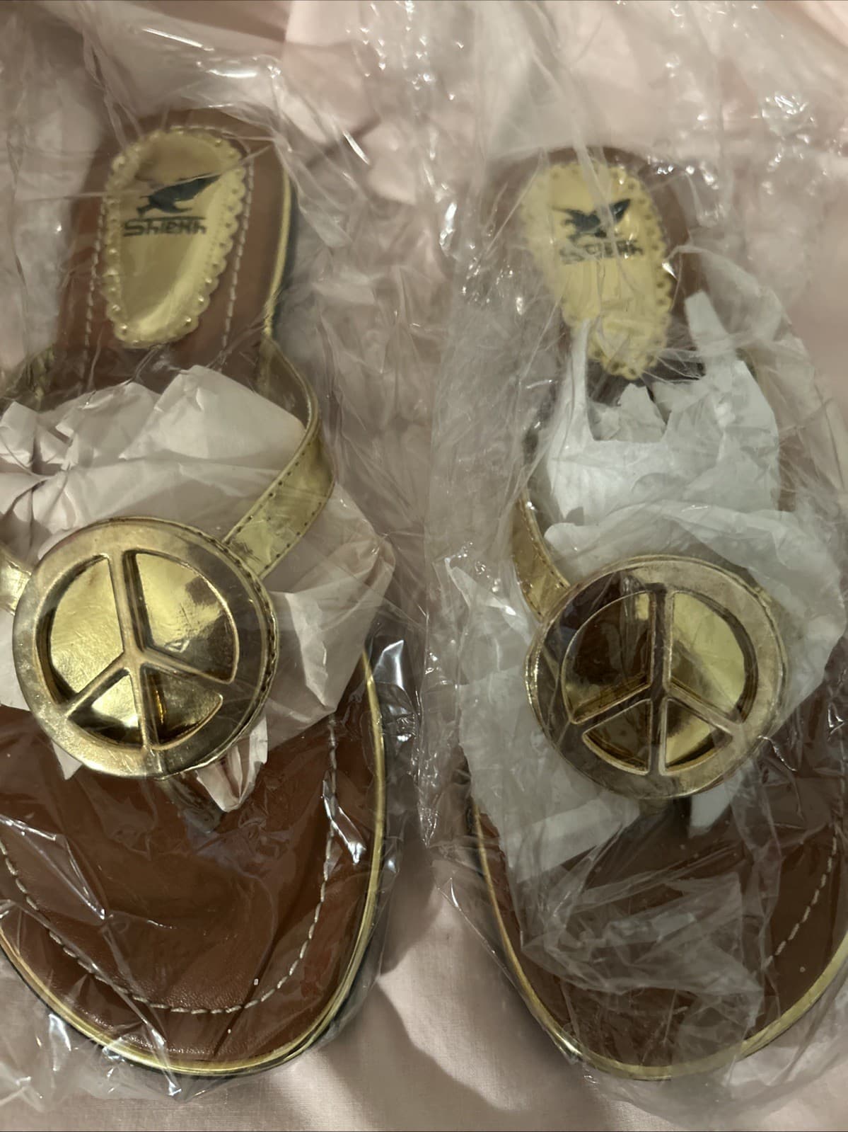 womens size 6.5 gold thing flip flop Sandal New - Thumbnail 2