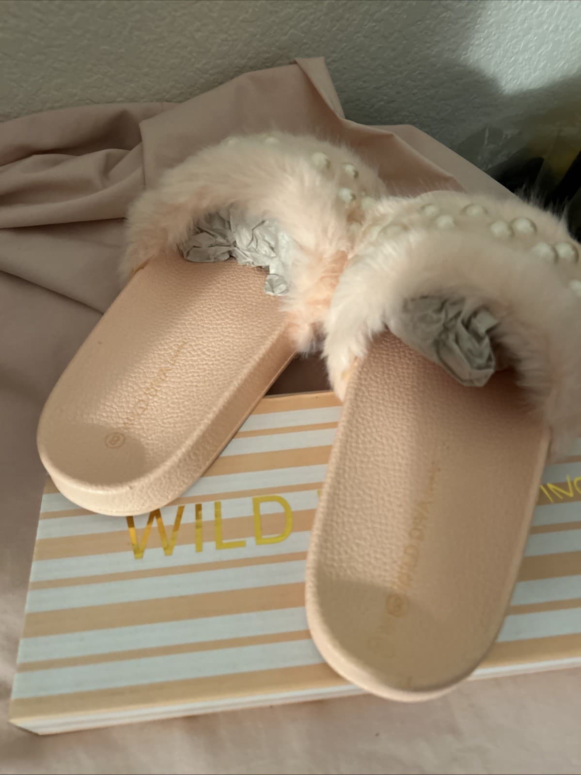 womens wild diva lounge matty Pink fur slide size 8 New - Thumbnail 3