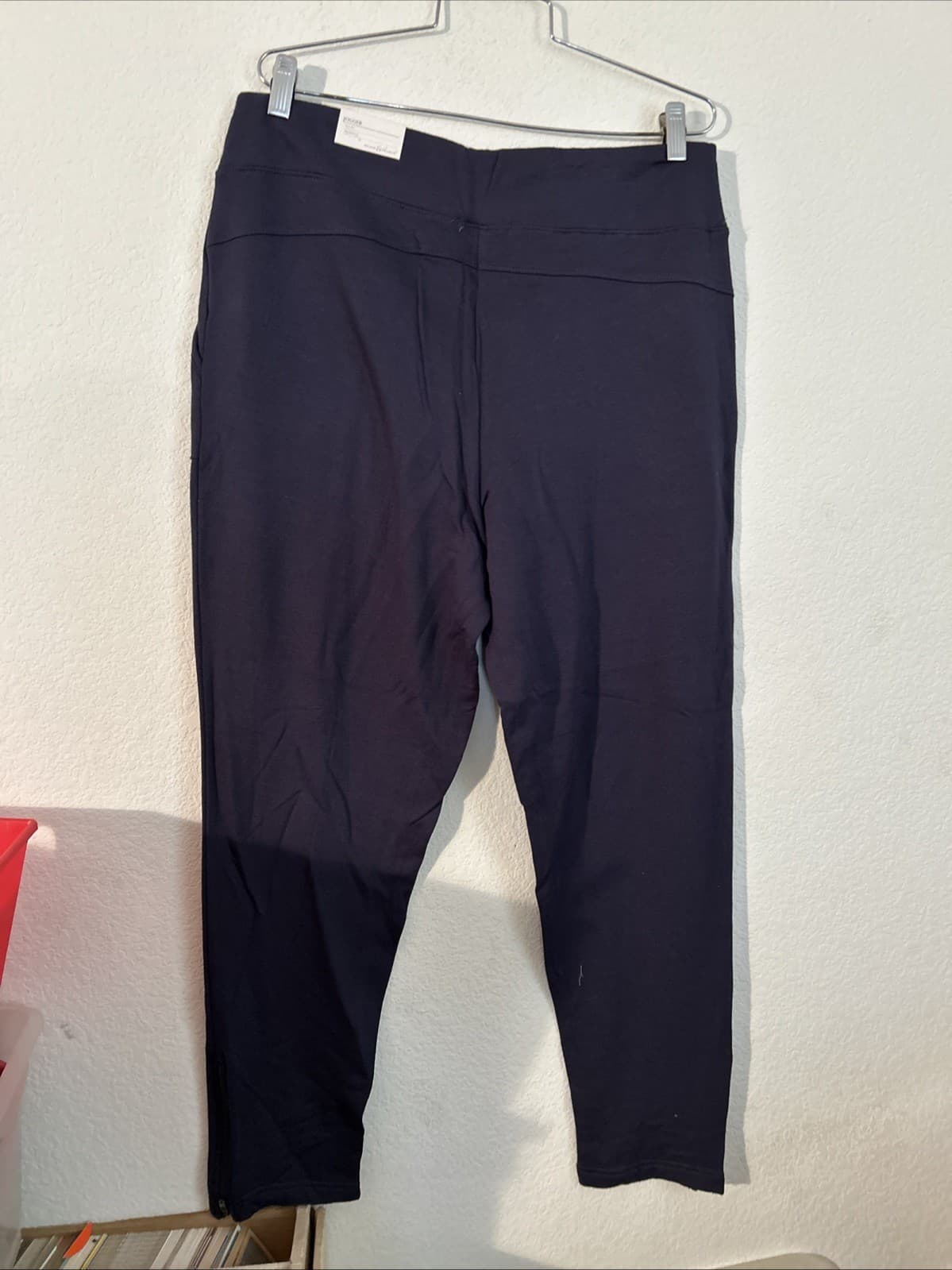 Women’s Joggers Large Graphite NWT Peace & Pearls - Thumbnail 4