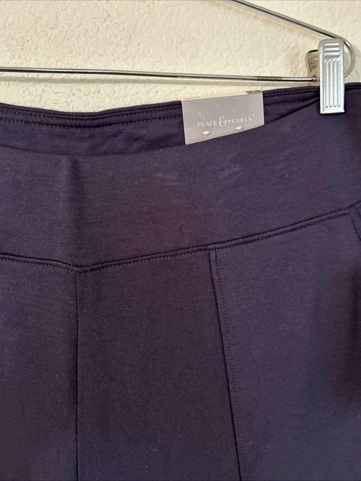Women’s Joggers Large Graphite NWT Peace & Pearls - Thumbnail 3