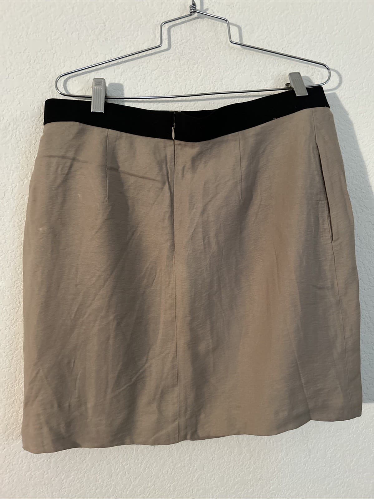 Women’s BCBGMAXAZRIA Beige Tiered Skirt NWT Size 10 - Thumbnail 2