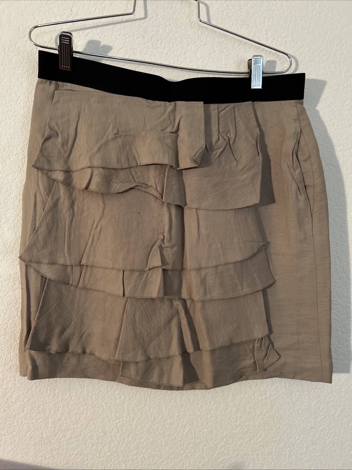 Women’s BCBGMAXAZRIA Beige Tiered Skirt NWT Size 10