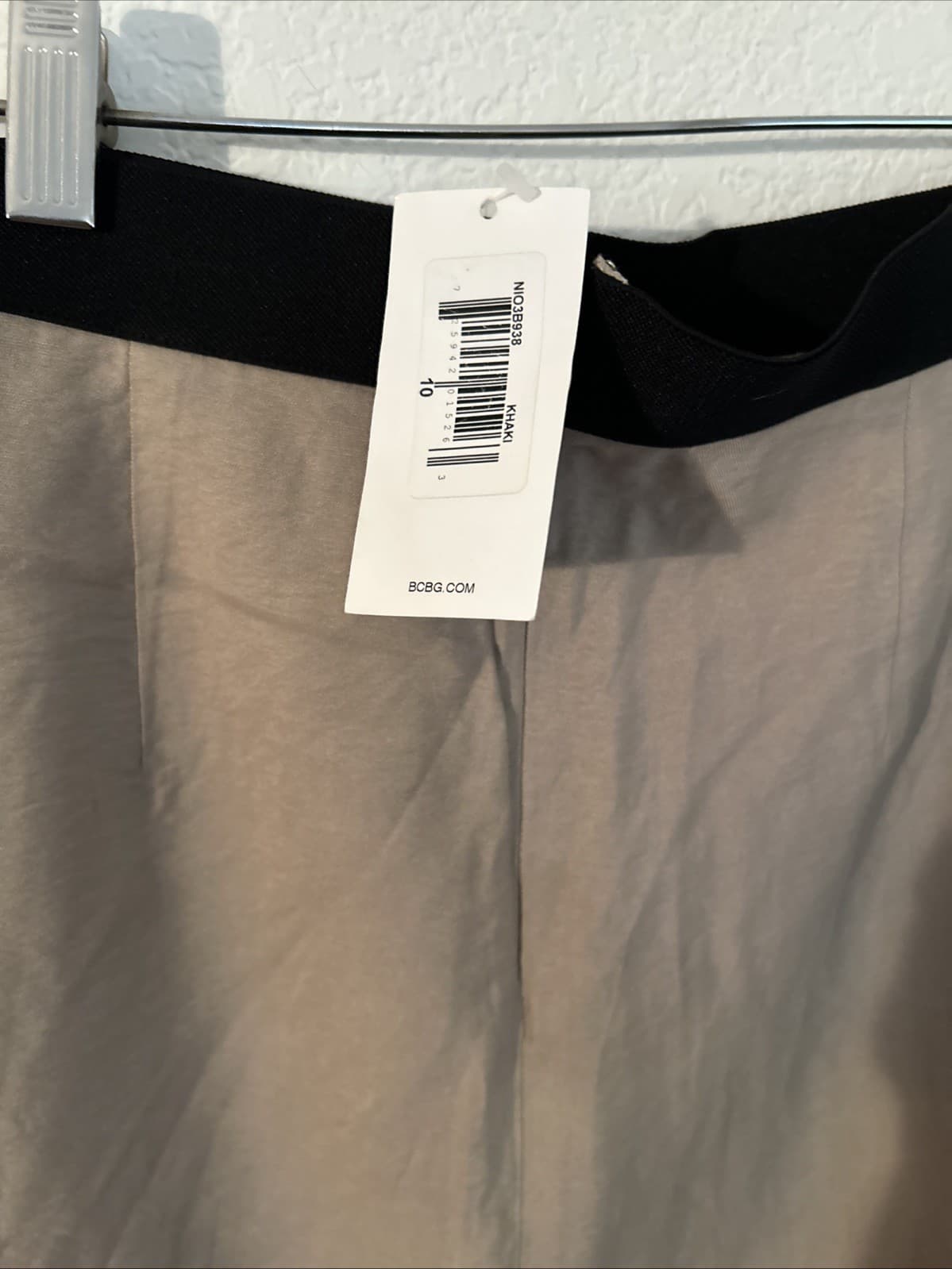 Women’s BCBGMAXAZRIA Beige Tiered Skirt NWT Size 10 - Thumbnail 3