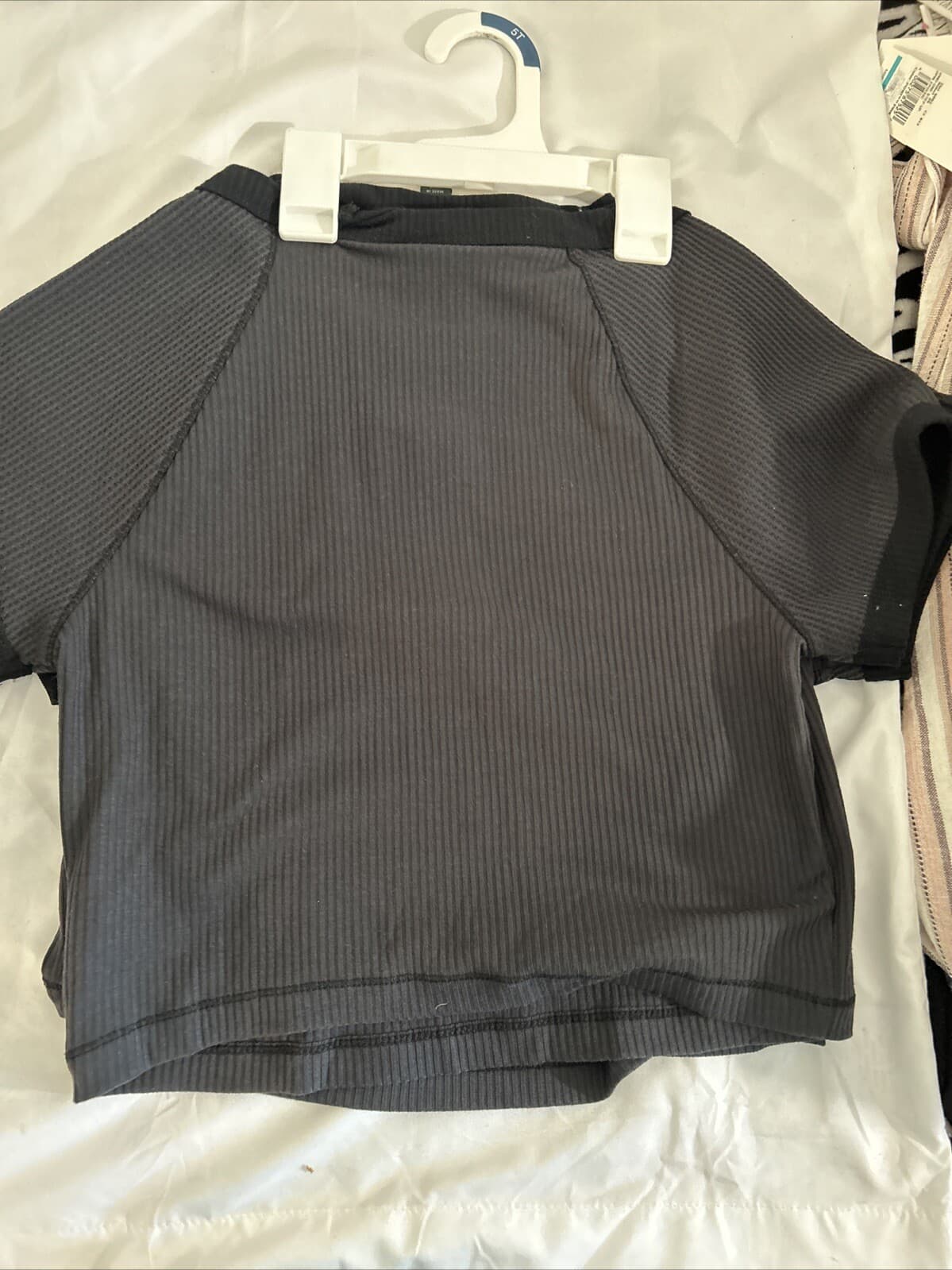 Wild Fable Womens T-Shirt Cropped Short Sleeve Grey Trimmed In Black Size Small - Thumbnail 3