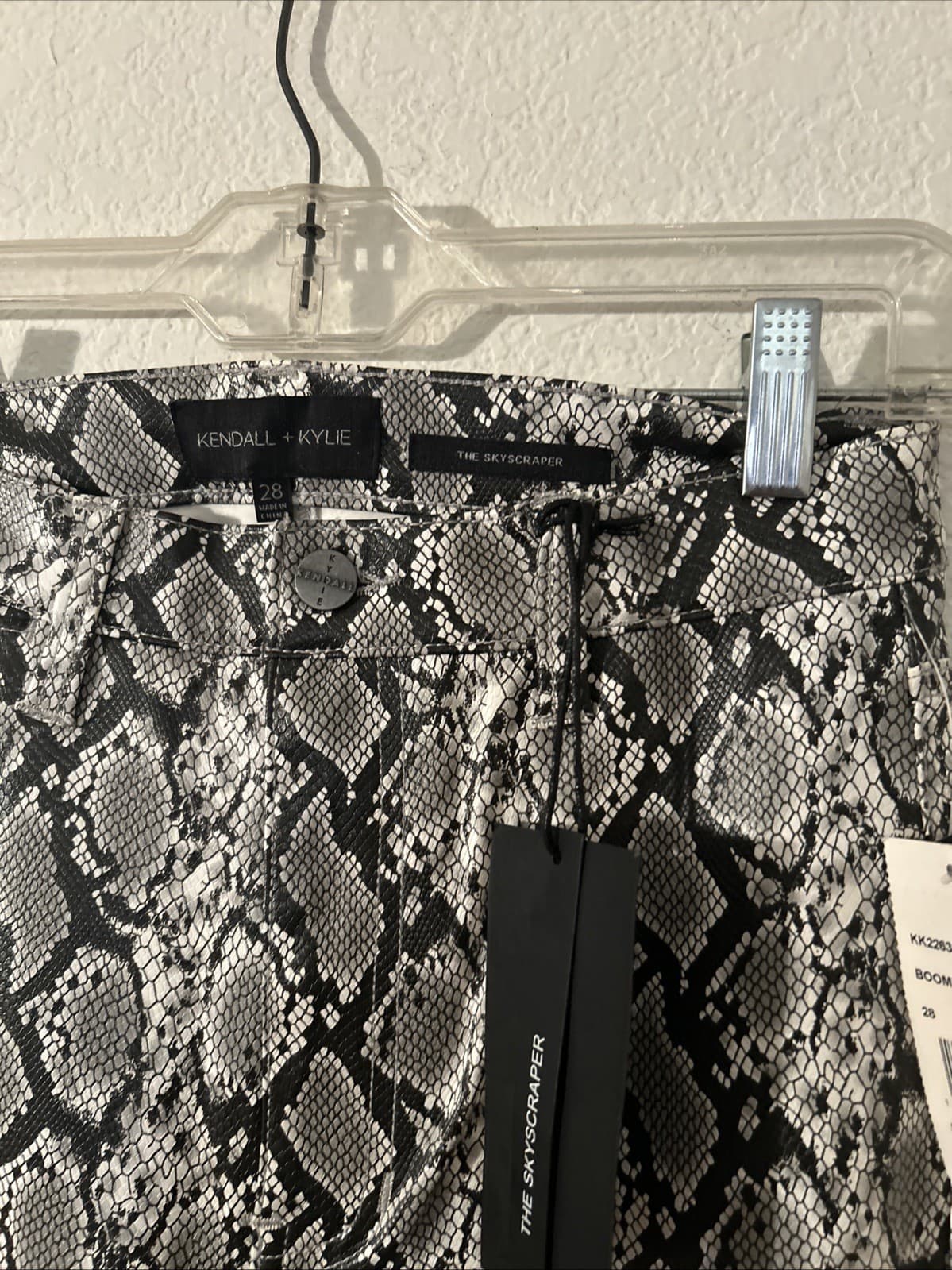 Women’s Pants Kendall+Kylie Size 28 NWT Highrise Animal Print Boomerang - Thumbnail 3