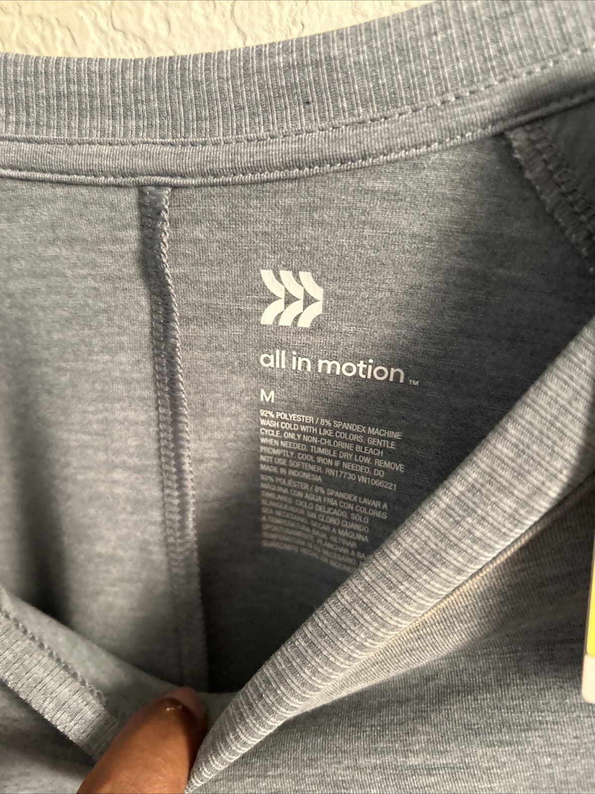 Women’s medium crop shirt new - Thumbnail 3