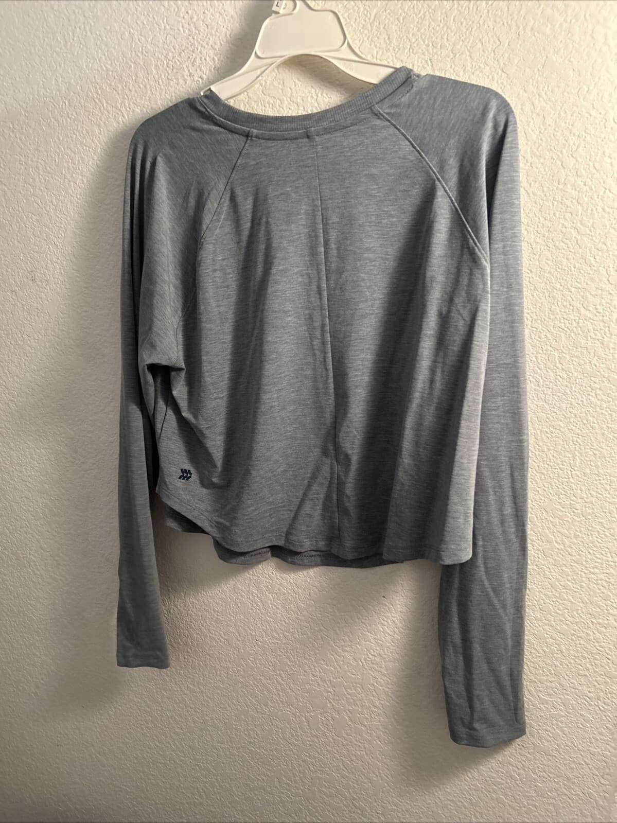 Women’s medium crop shirt new - Thumbnail 4