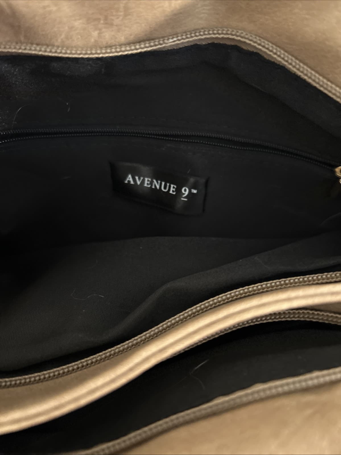 Women’s brown Tassel Avenue nine purse with a shoulder strap new - Thumbnail 2