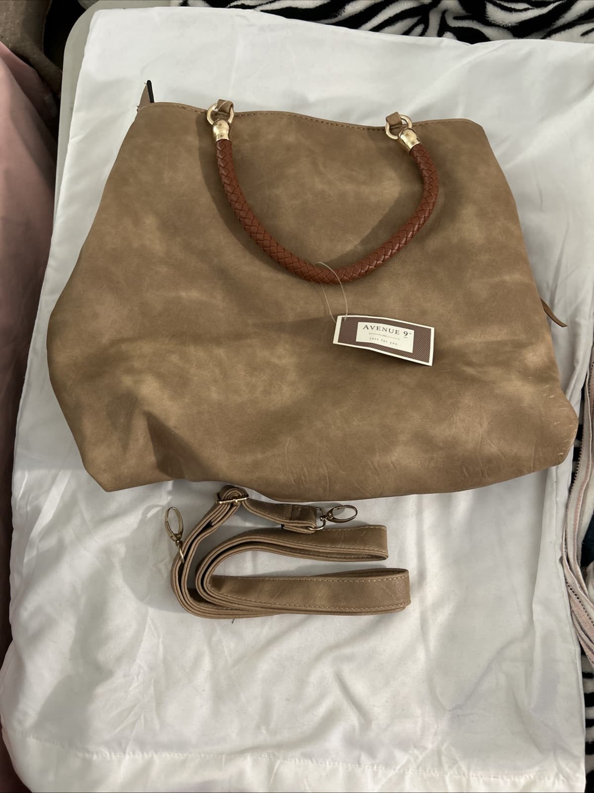 Women’s brown Tassel Avenue nine purse with a shoulder strap new - Thumbnail 3