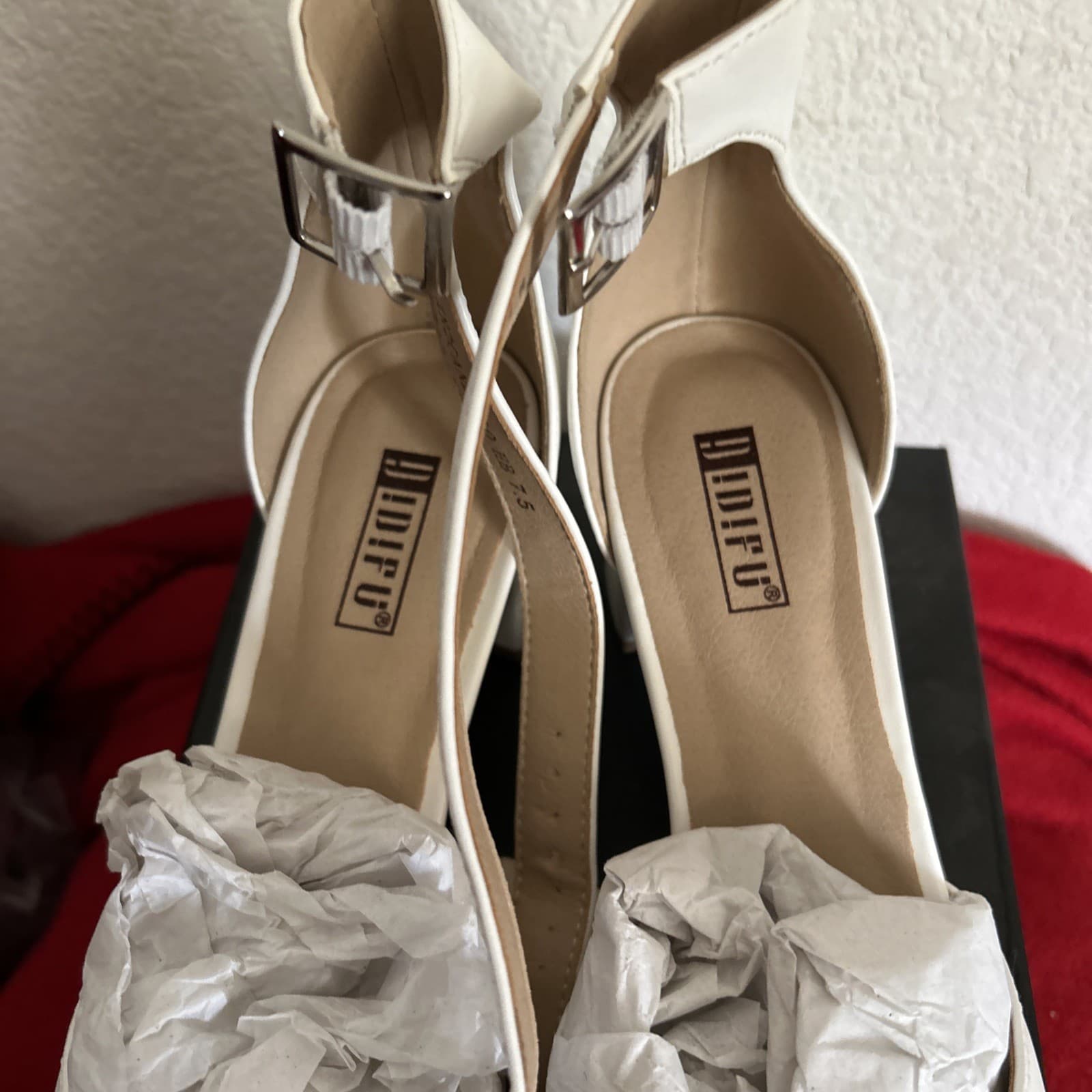 Women’s Pumps Size 7 1/2 White New IDiFU - Thumbnail 2