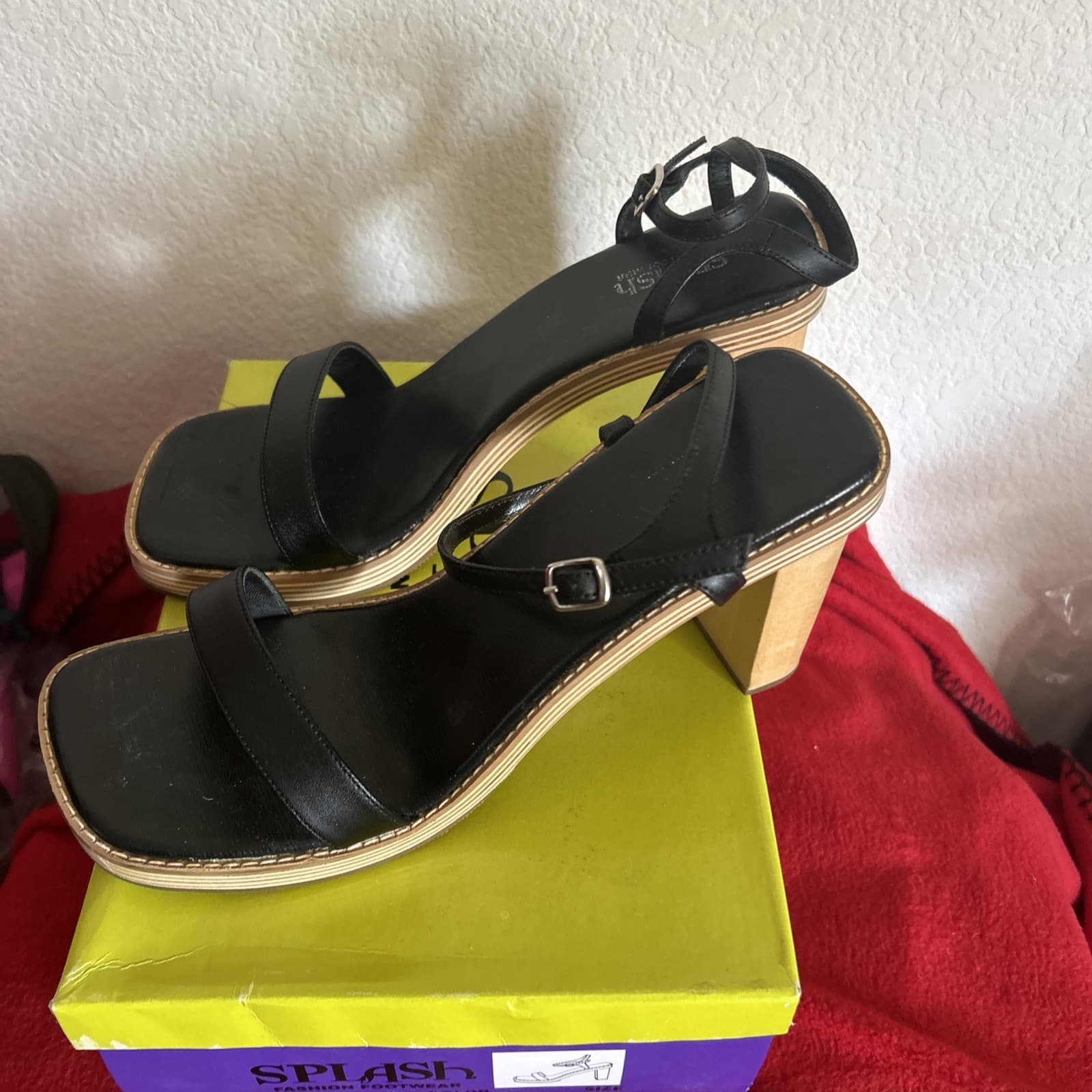 Women’s Splash Fashion Footwear Size 8 1/2 Black Leather New Heels - Thumbnail 2