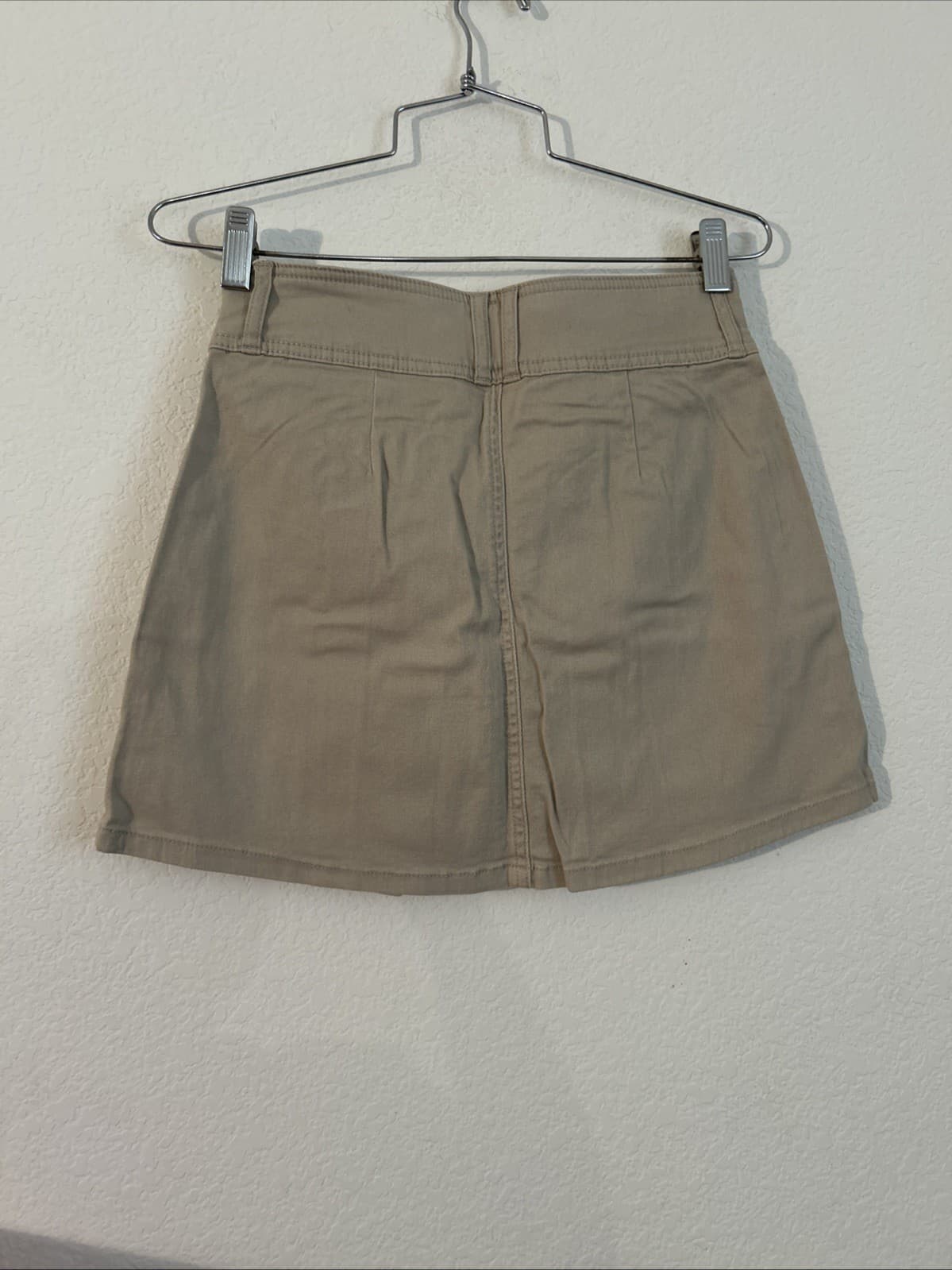 Women’s Pleated Khaki Mini Skirt XXS 00 NWT No Boundaries - Thumbnail 2