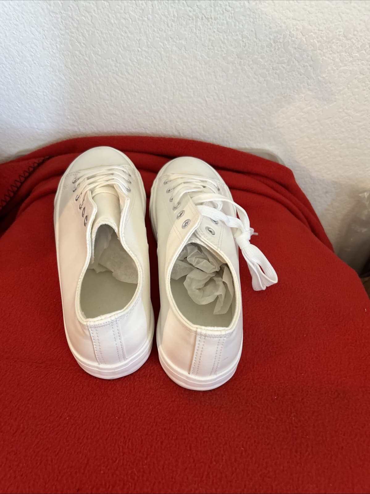 Women’s Size 11 White Polyurethane Sneakers New - Thumbnail 3