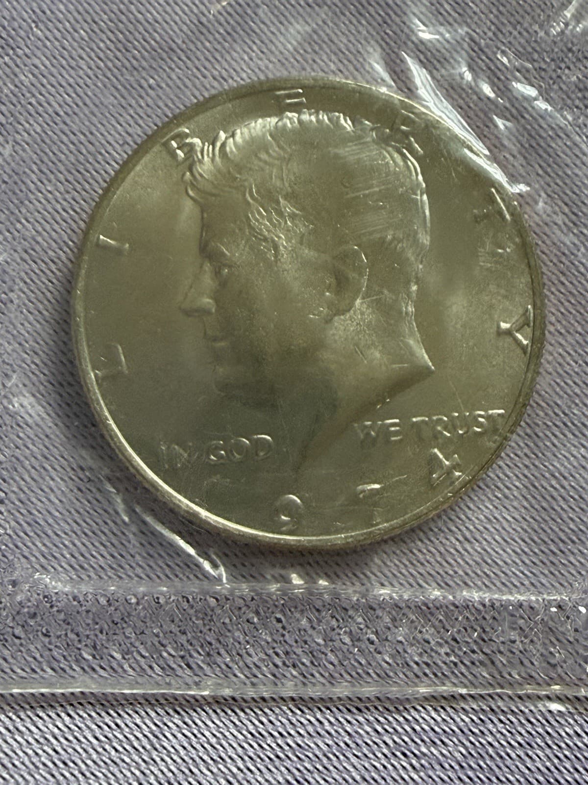 1975 US Mint Set Uncirculated Coins in Original Plastic Pack Uncertified - Thumbnail 5