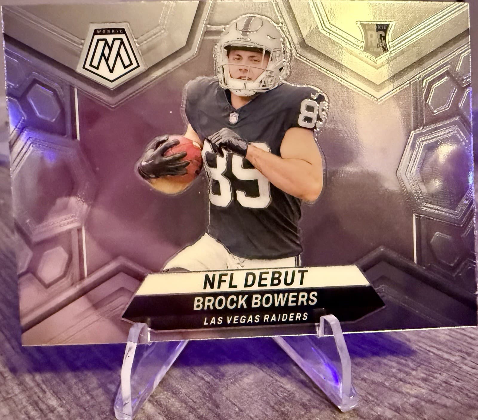 2024 Panini Mosaic Silver Rookie Debut #286 Brock Bowers Las Vegas Raiders - Thumbnail 4