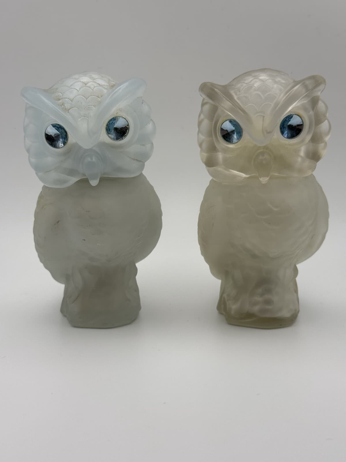 Avon Snow Owl Sonnet Powder Sachet Shaker Frosted Glass Crystal Eyes Vintage