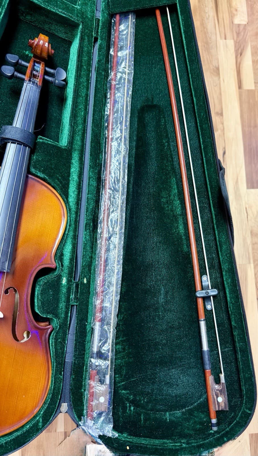 Laval II copy of Stradivarius Violin Set Student Fiddle, Case, Bows, Resin, Book - Thumbnail 16