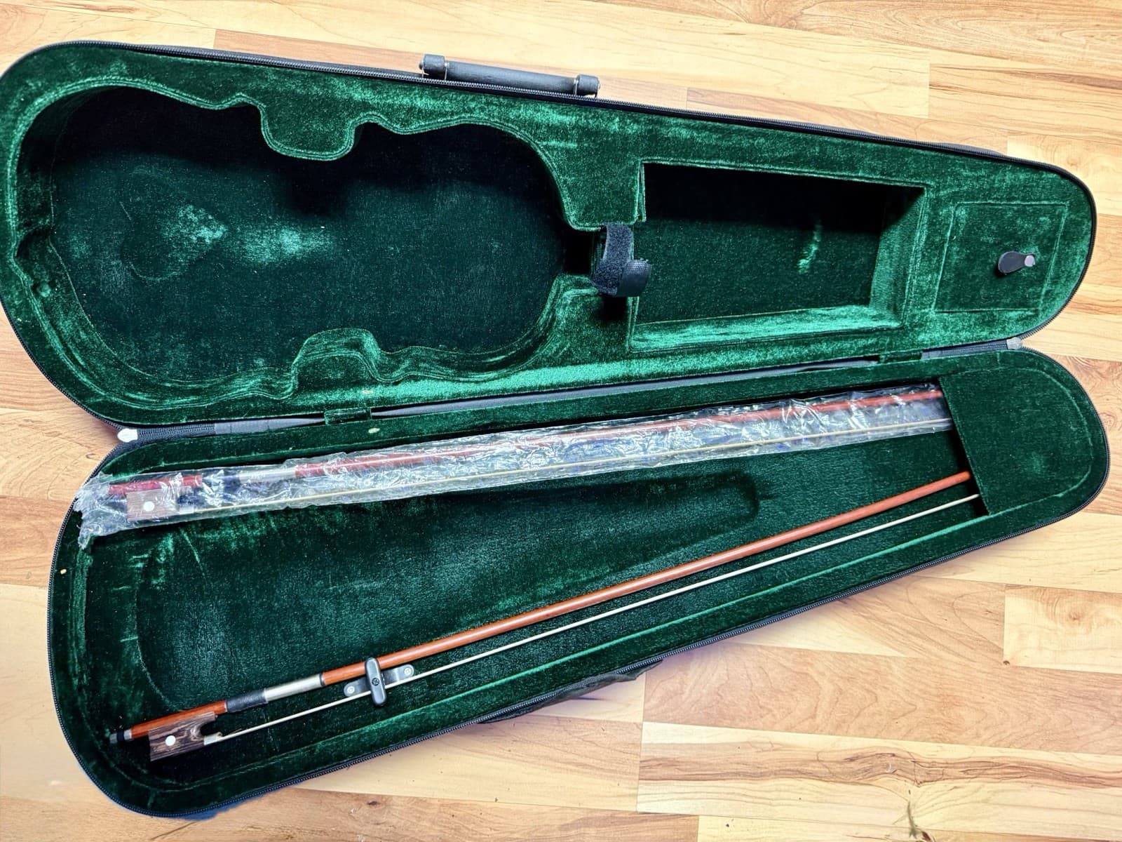 Laval II copy of Stradivarius Violin Set Student Fiddle, Case, Bows, Resin, Book - Thumbnail 10