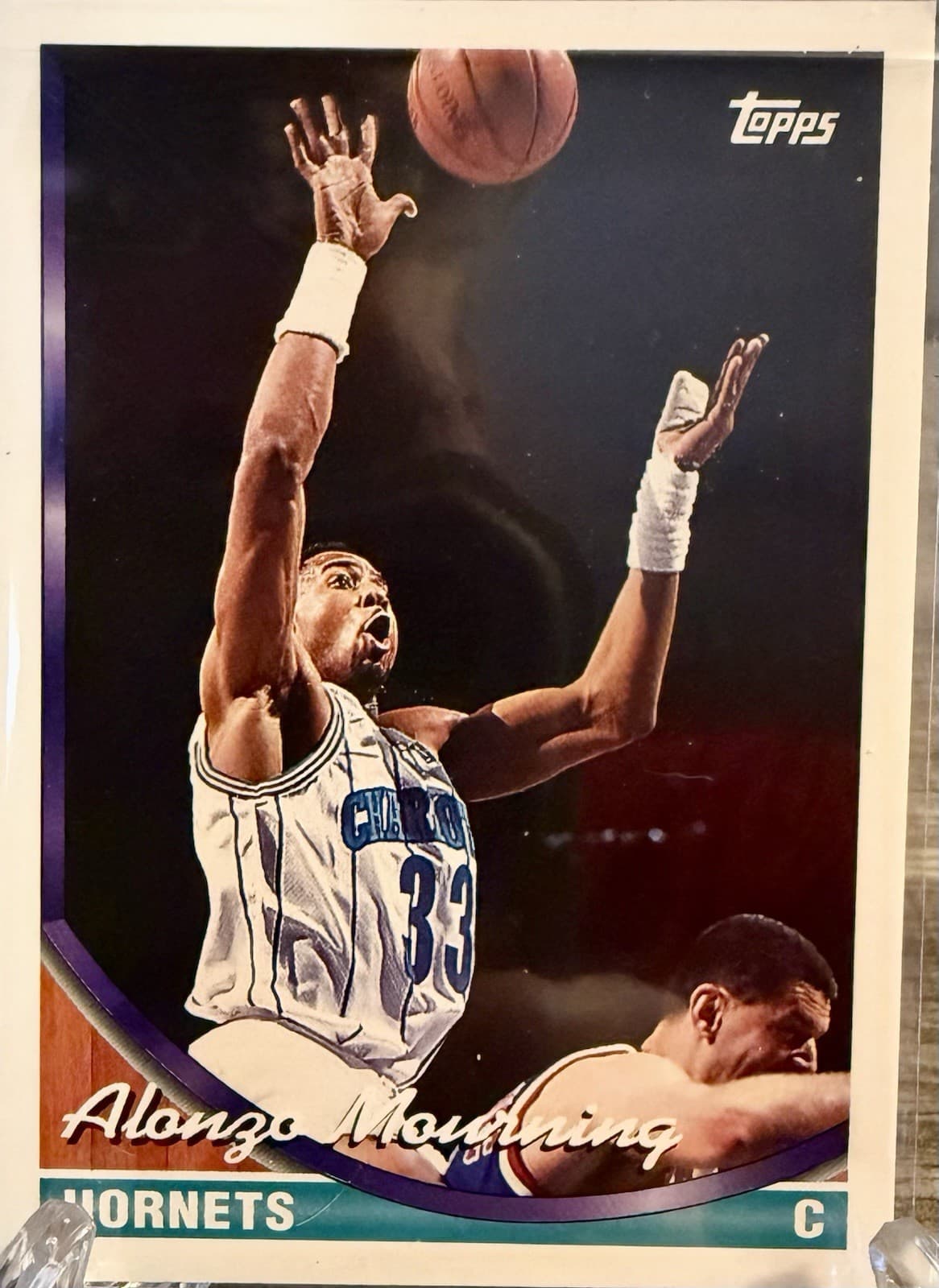 1993-94 Topps #170 Alonzo Mourning Gold Charlotte Hornets - Thumbnail 3