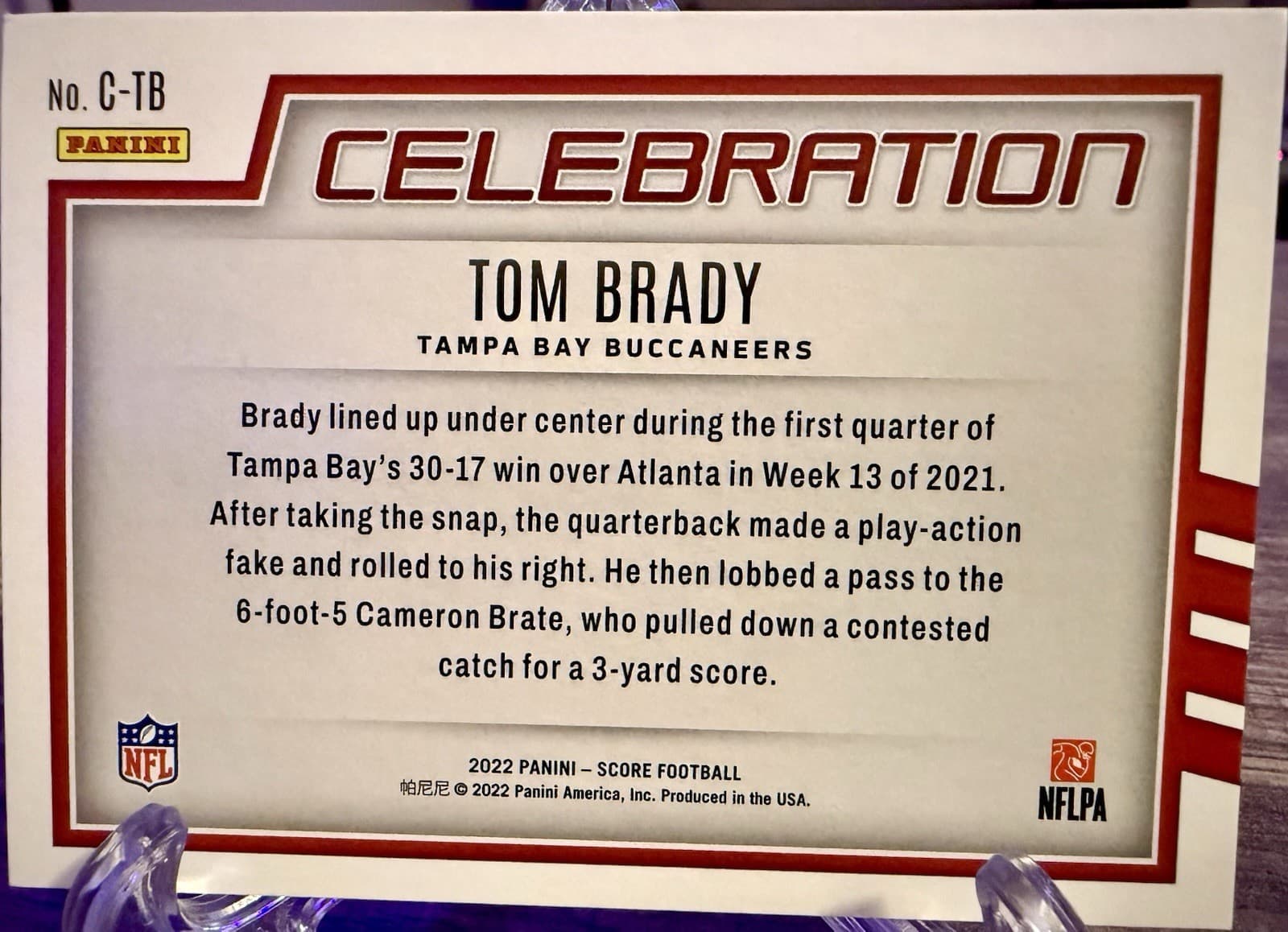 2022 Score - Celebration Tom Brady #C-TB - Thumbnail 2