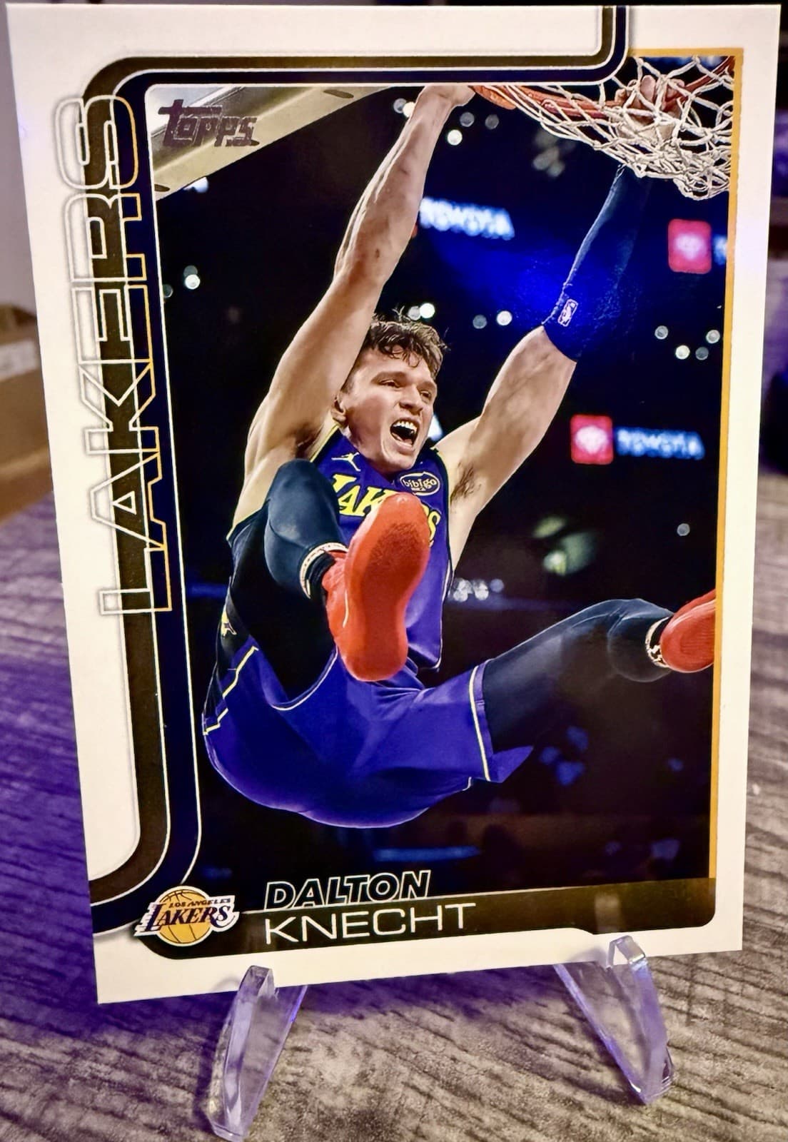 DALTON KNECHT LA LAKERS 2025-26 TOPPS FLAGSHIP BASKETBALL CARD NUMBER 153 - Thumbnail 4
