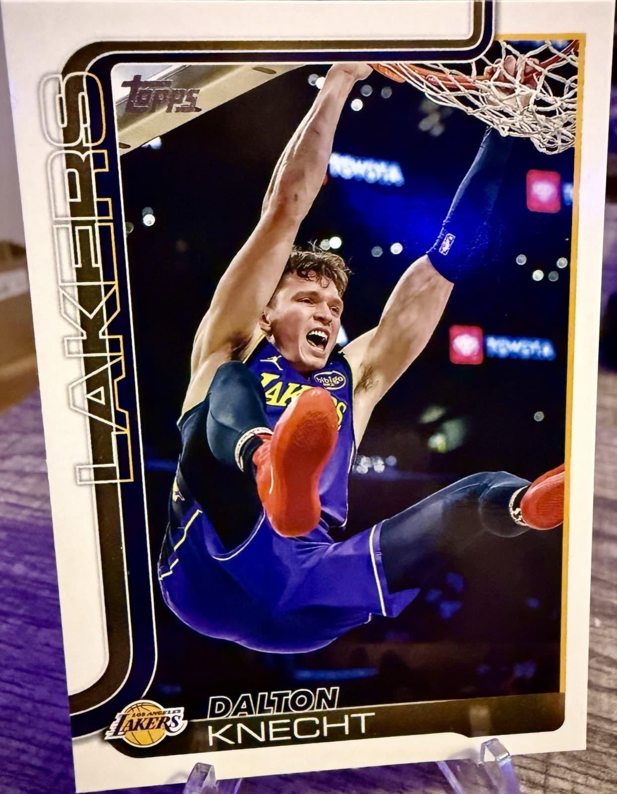DALTON KNECHT LA LAKERS 2025-26 TOPPS FLAGSHIP BASKETBALL CARD NUMBER 153 - Thumbnail 3