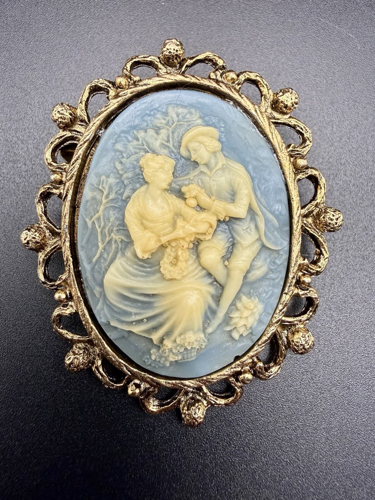 Vintage Cameo Brooch Couple Romancing In The Garden 2 Inch Blue White Silvertone
