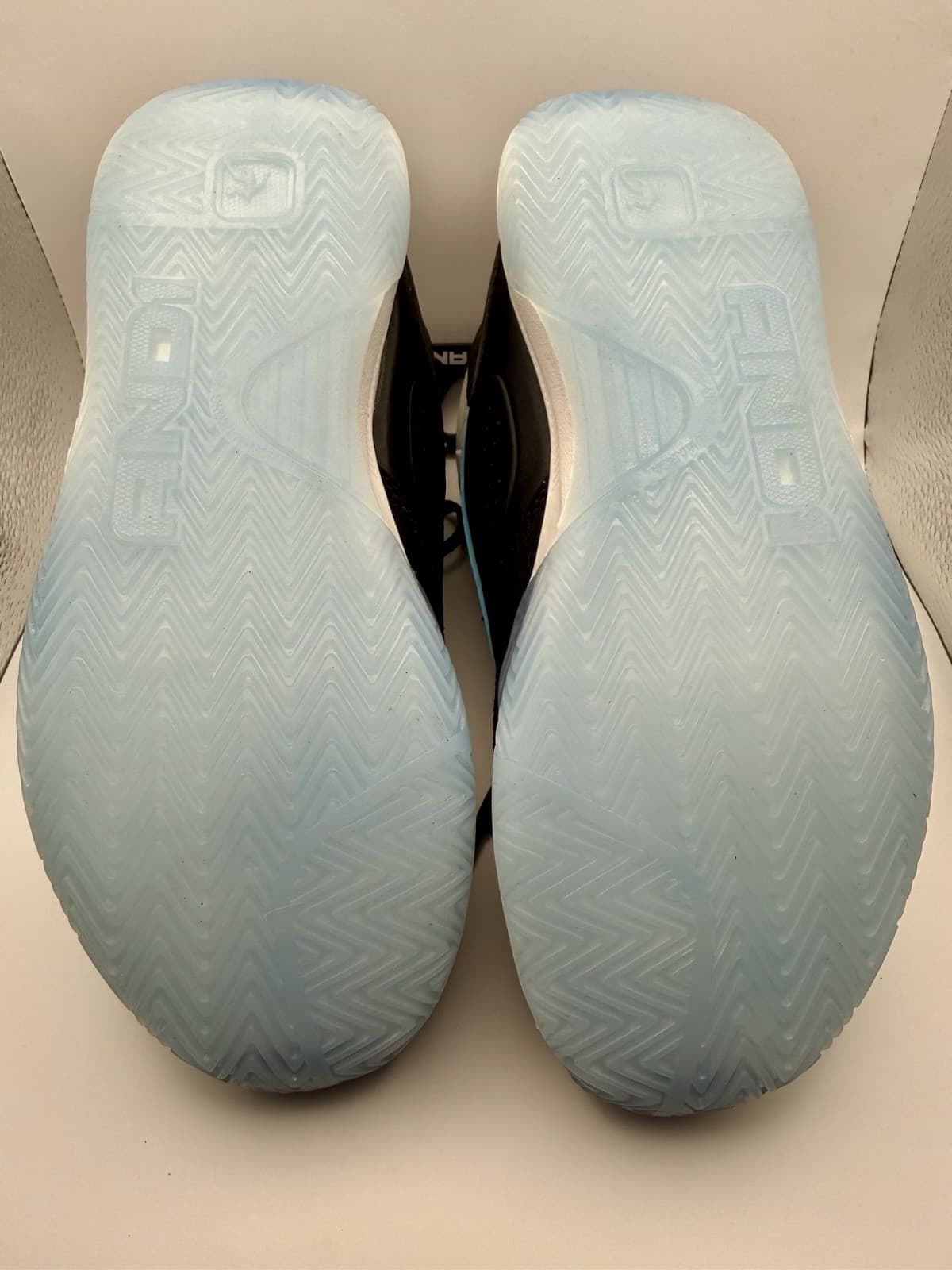 AND1 Boys White, Black & Blue Hightop Lace up Basketball Sneakers Size 5 NEW - Thumbnail 5