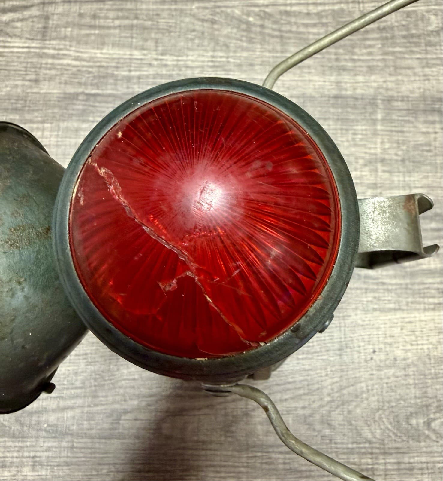 Vintage Empire Metal Ware Corp Railroad Lantern Handilite, Red Dome (Cracked) - Thumbnail 6