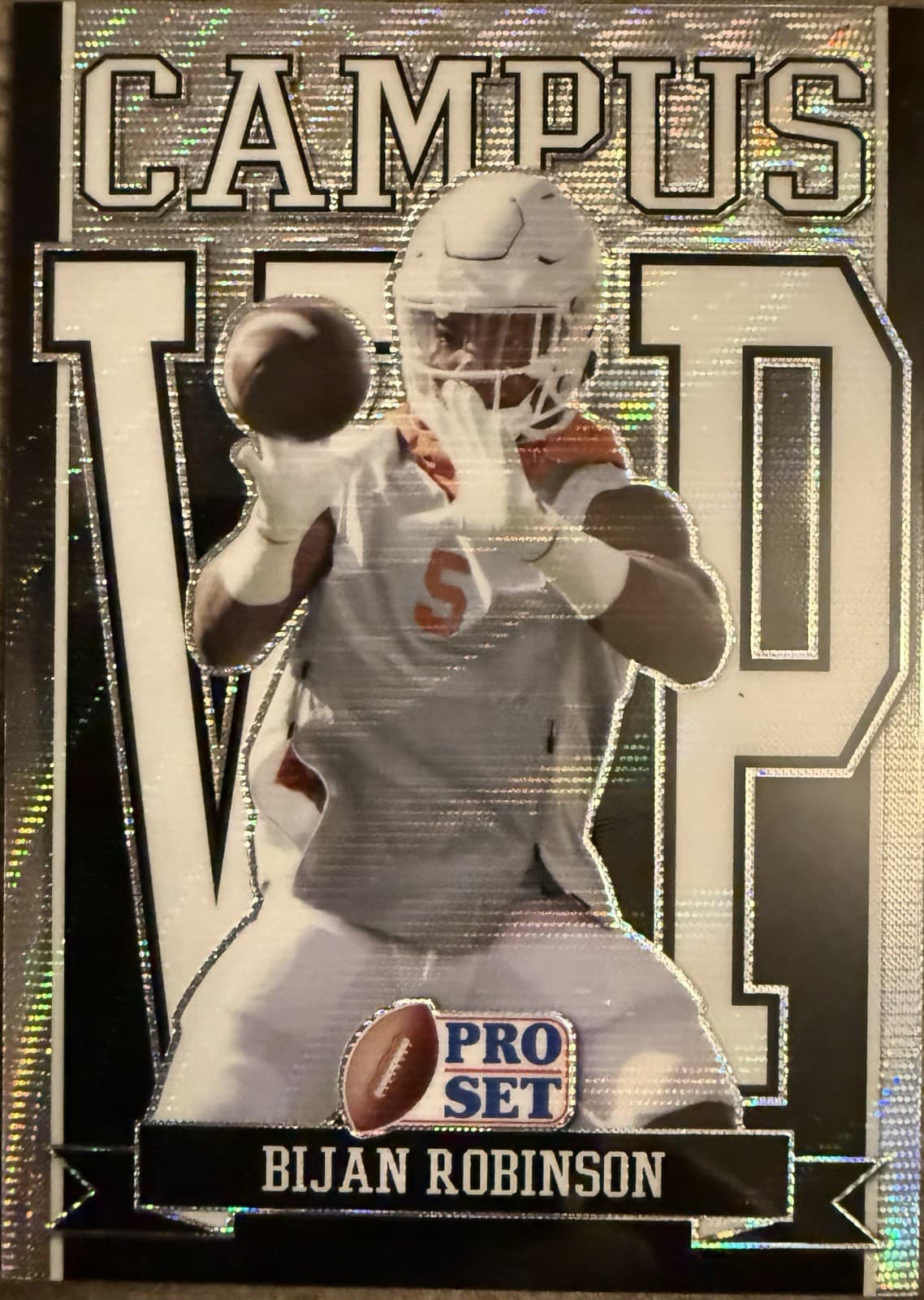 2022 Leaf Pro Set Bijan Robinson Campus VIP Silver Prism Mojo-Texas #VIP-BR1 RC - Thumbnail 3