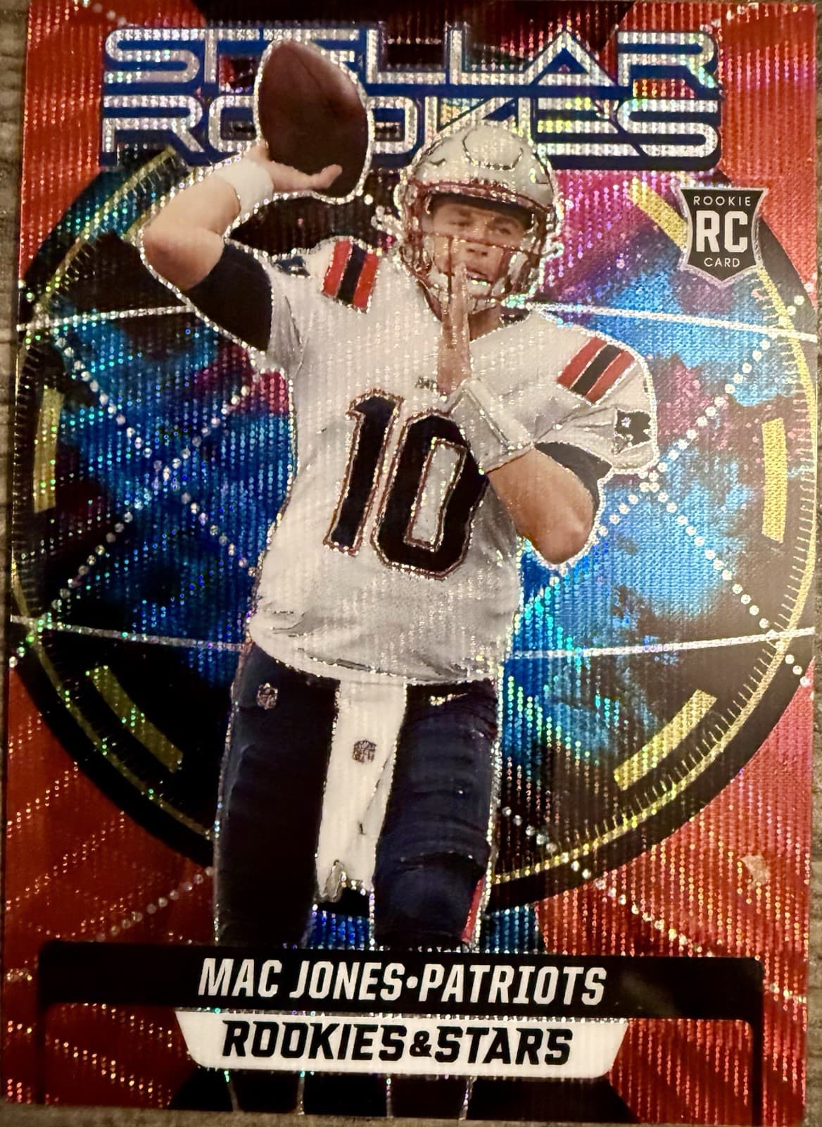 2021 Panini Rookies & Stars - Stellar Rookies Mac Jones #SR-5 Red Wave (RC) - Thumbnail 3