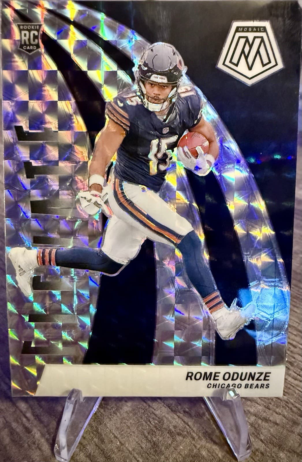 2024 Panini Mosaic Elevate Rome Odunze #4 Mosaic Prizm (RC) Chicago Bears