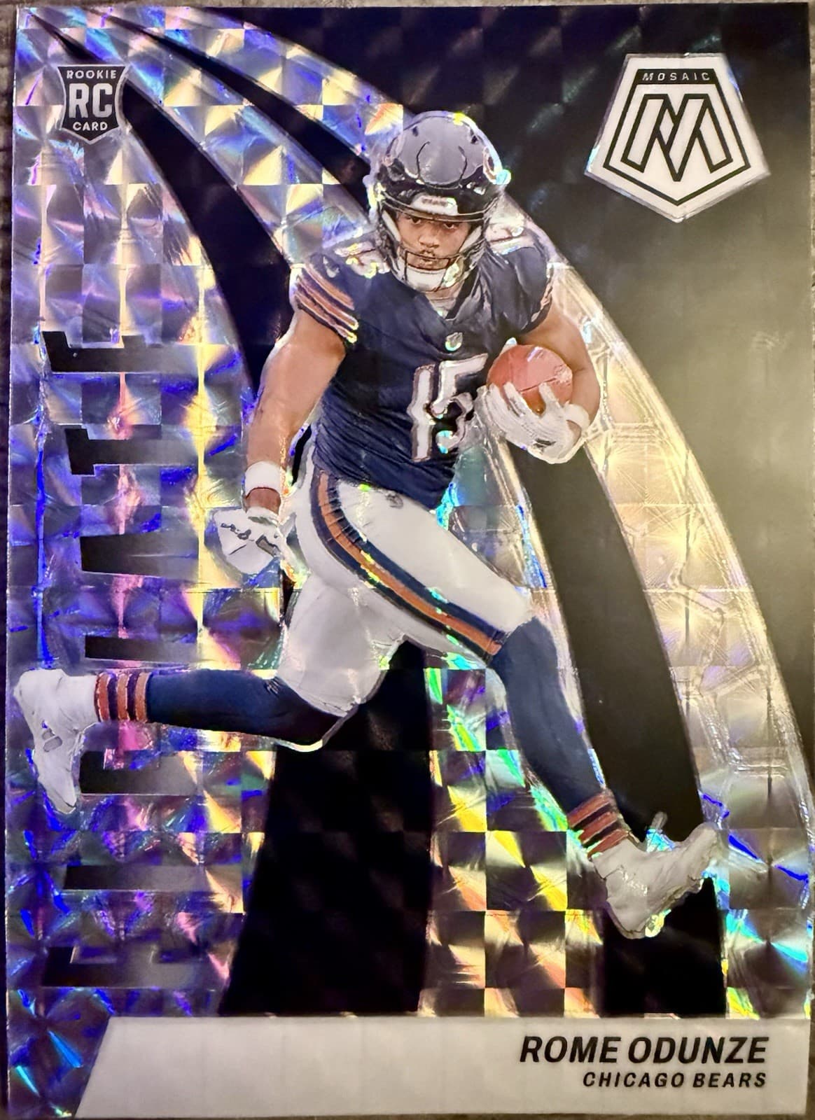 2024 Panini Mosaic Elevate Rome Odunze #4 Mosaic Prizm (RC) Chicago Bears - Thumbnail 3