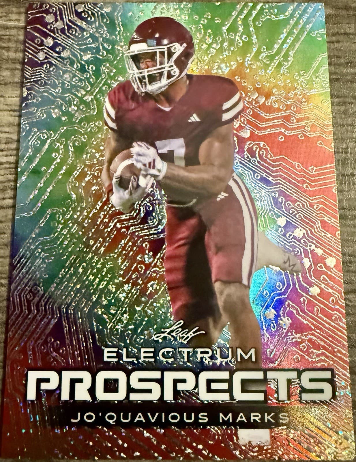 2024 Leaf Electrum Prospects Jo’Quavious Marks Tie-Dye Rainbow Foil 22/25 #195 - Thumbnail 4