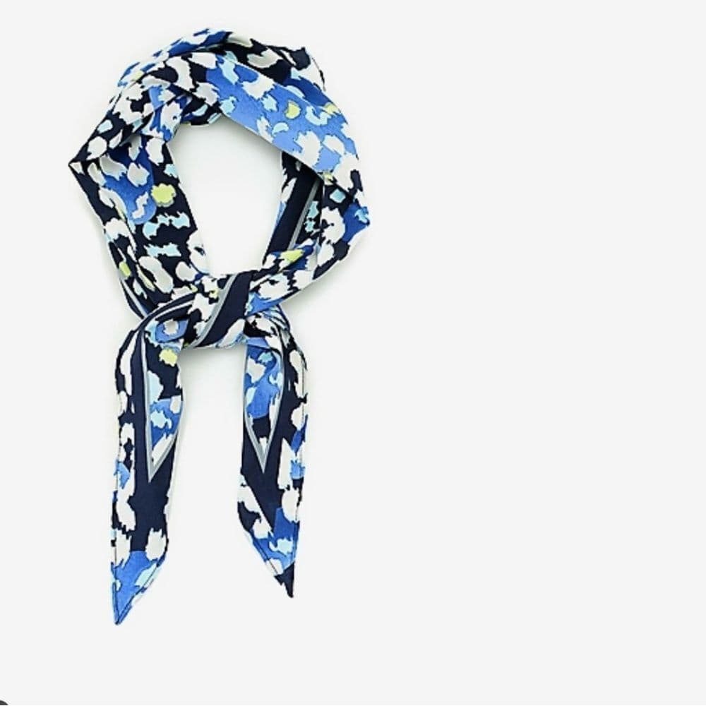 Floral Blue and White Scarf - Thumbnail 2