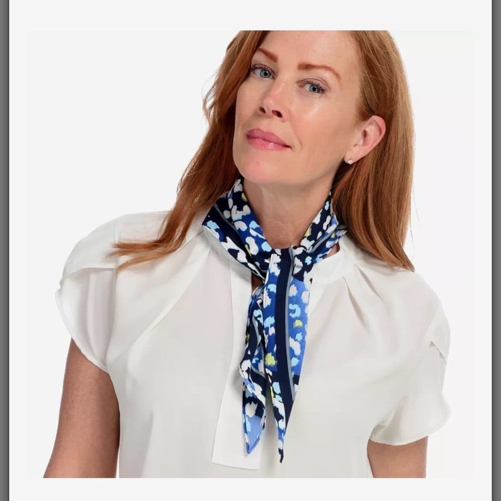 Floral Blue and White Scarf - Thumbnail 3