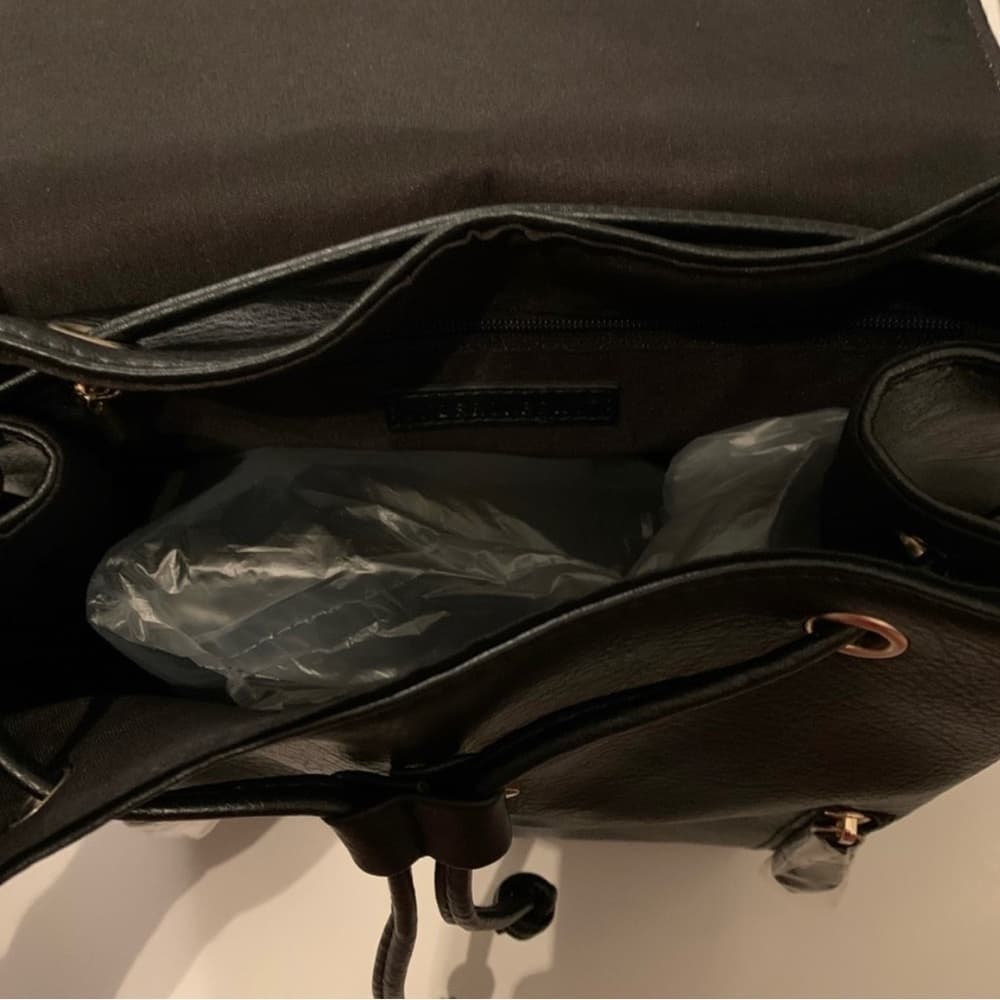 Woman’s faux leather backpack - Thumbnail 4