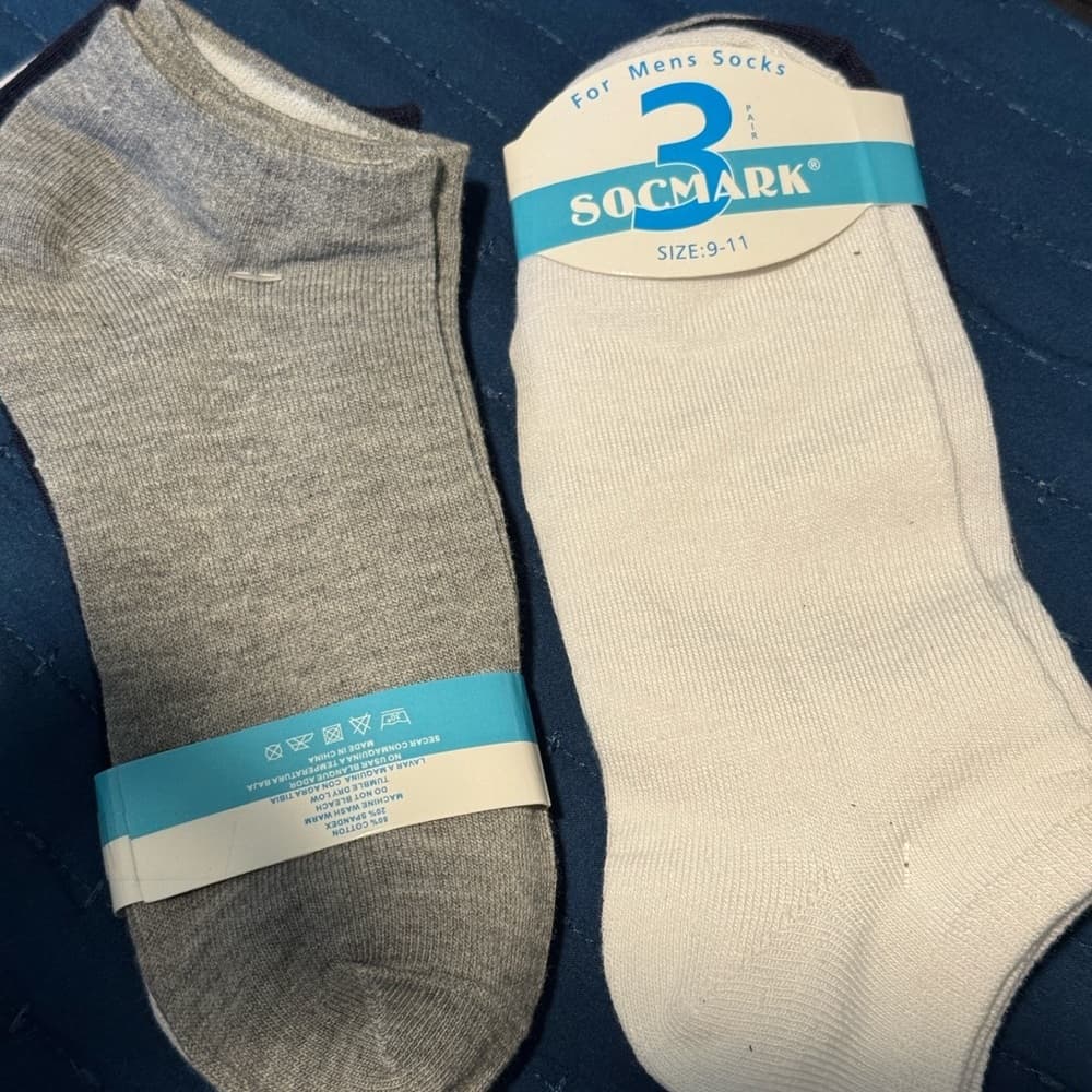 mark. Casual Gray and‎ White Ankle Socks