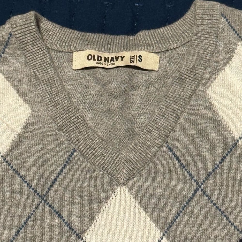 Old Navy Gray V-Neck Sweater - Thumbnail 2