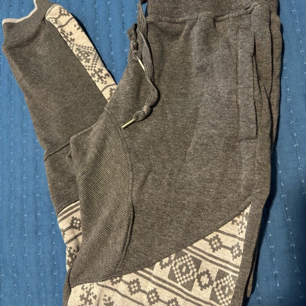 Gray Joggers with Patterned Accents - Thumbnail 5