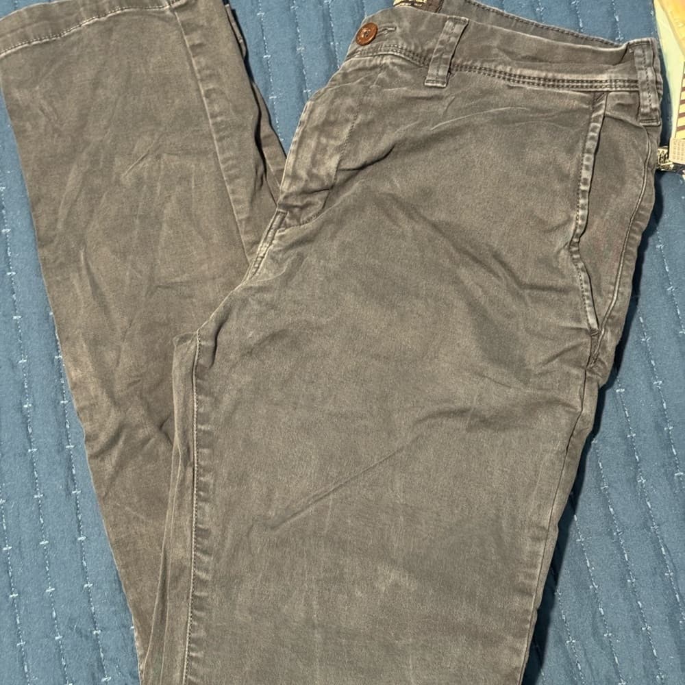 American Eagle Outfitters Gray Chinos Versatile Style