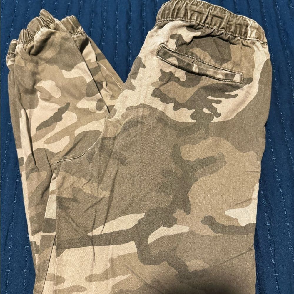 Old Navy Camo Cargo Pants - Thumbnail 3