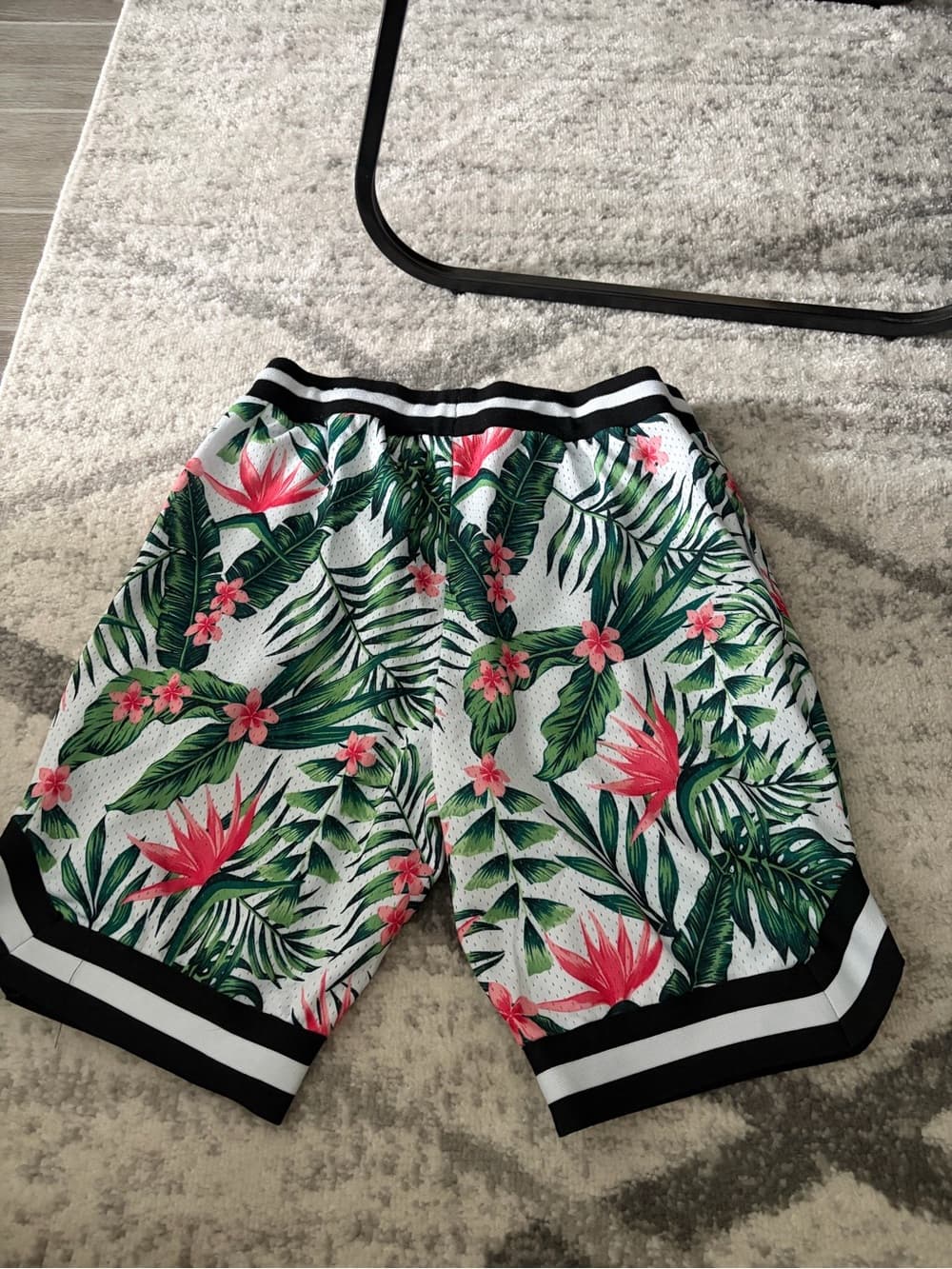 Rue21 Floral Black & White Mesh Lined Top - Medium - Thumbnail 3
