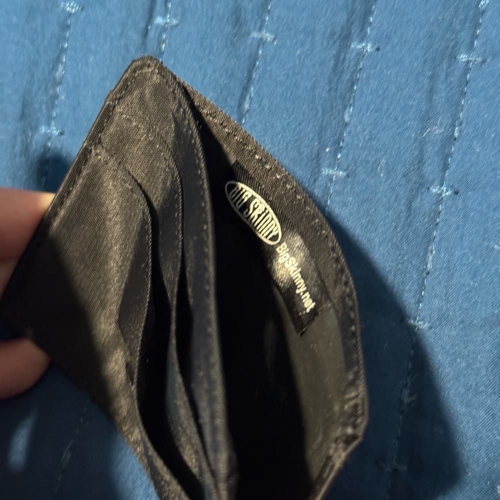 Sleek Black Card Holder - Thumbnail 3