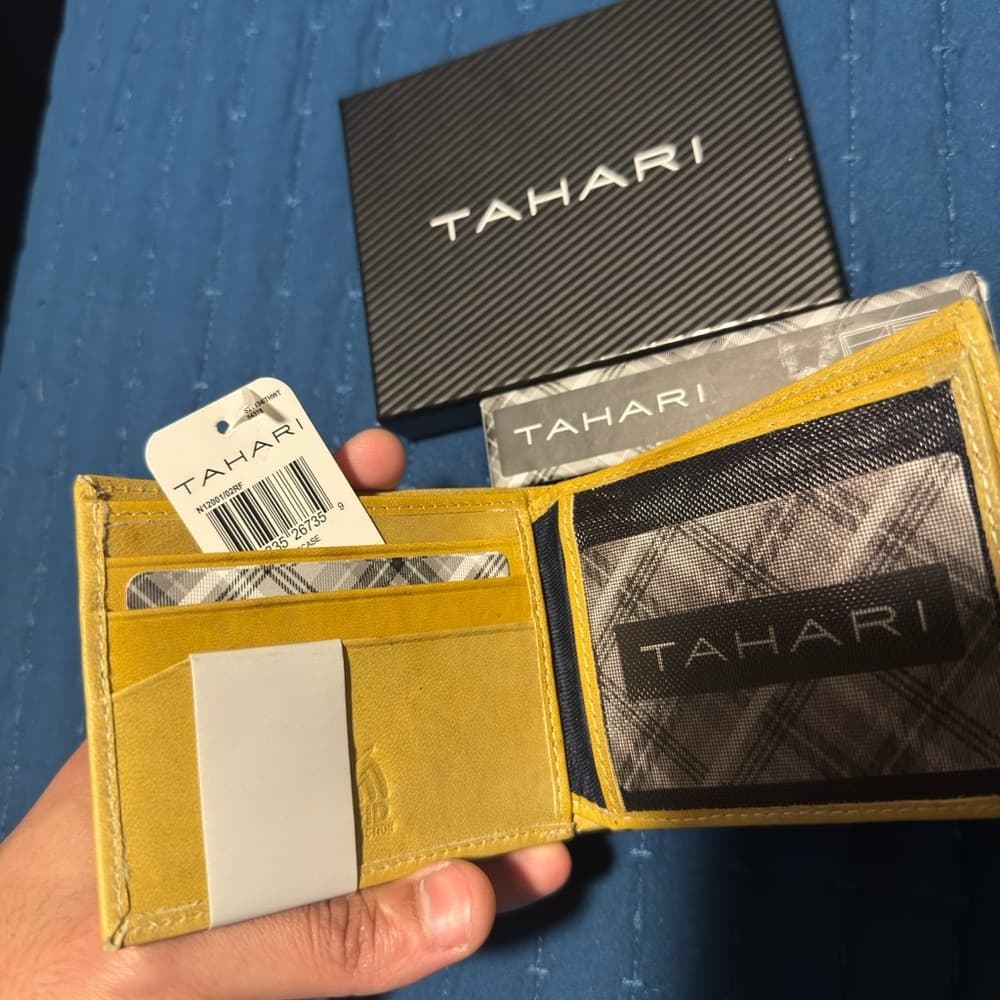 Tahari‎ Yellow Leather Key & Card Holder Minimalist Design - Thumbnail 3